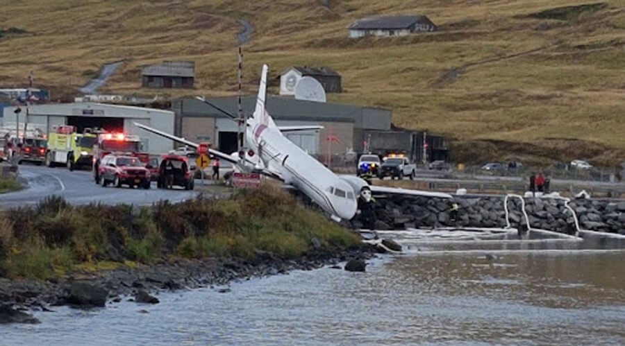PennAir Flight 3296 crashed at end of runway